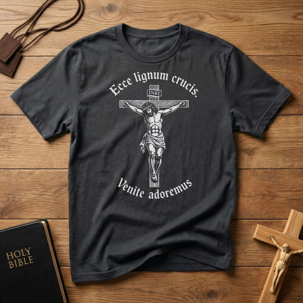 Ecce Lignum Crucis T-shirt